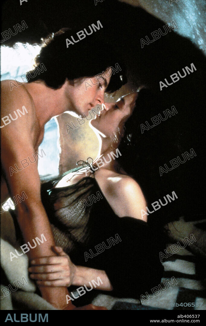 FRANCESCA ANNIS and KYLE MacLACHLAN in DUNE, 1984, directed by DAVID LYNCH. Copyright UNIVERSAL PICTURES.