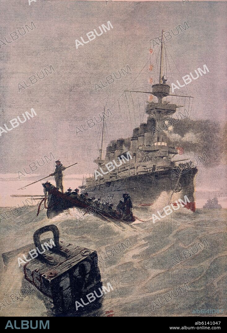 EL CRUCERO ACORAZADO JUANA DE ARCO RECOGE MUERTOS - SIGLO XX - GRABADO COLOREADO.