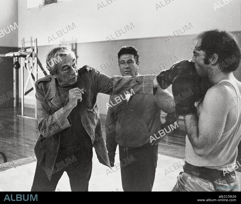 JOHN HUSTON y STACY KEACH en FAT CITY, CIUDAD DORADA, 1972 (FAT CITY), dirigida por JOHN HUSTON. Copyright COLUMBIA PICTURES.