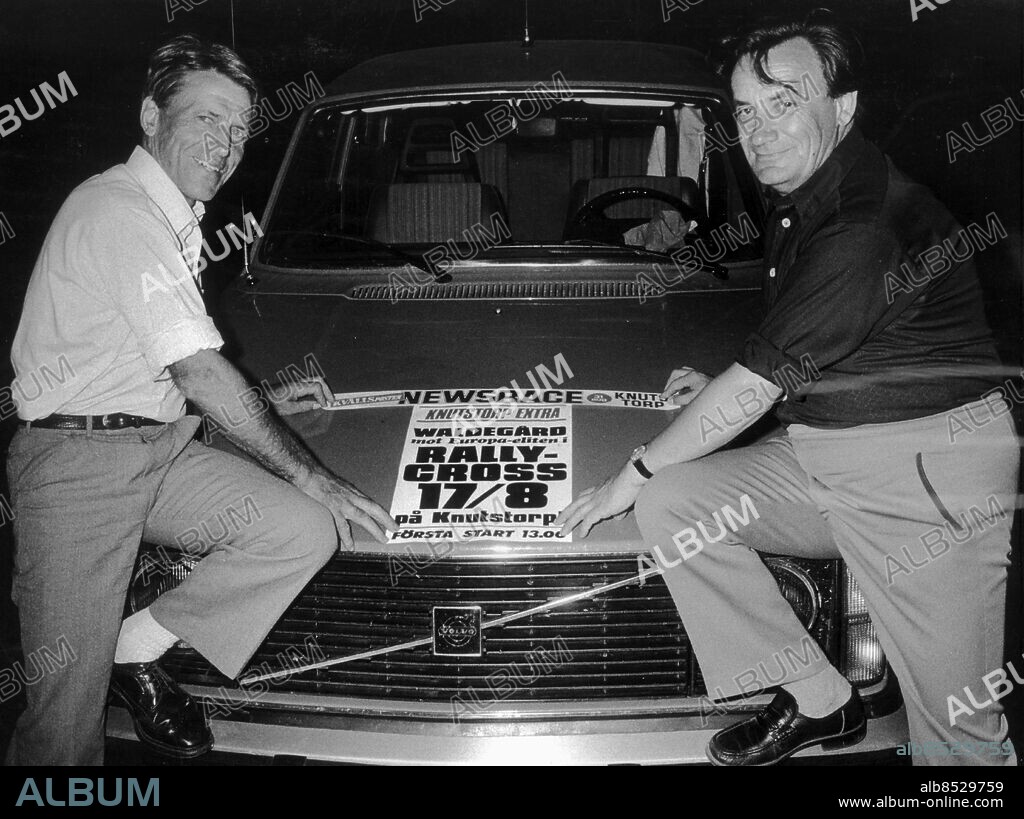 MOTOR: Tävlingar: Bil: Banlopp: Ring Knutstorp. KvP:s Newsrace 1975. Tävlingsledarna Allan Persson och Valter Nilsson inför arrangemanget av KvP:s Newsrace 1975. (c) Staffan Johansson / Sydsvenskan / IBL.