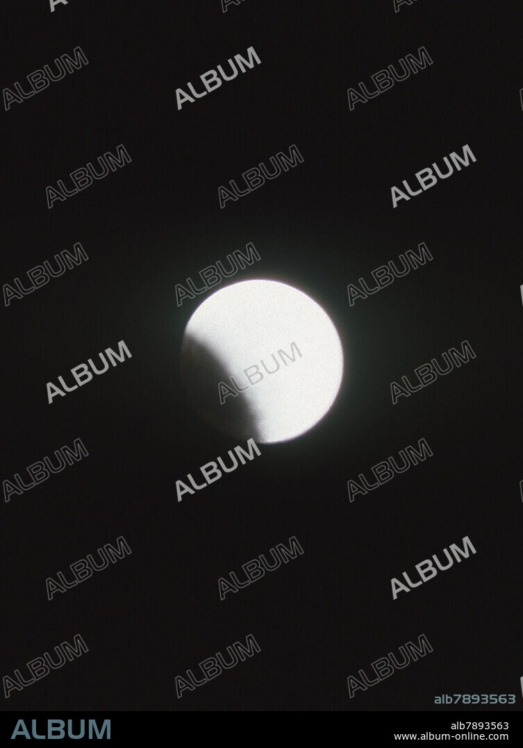 ECLIPSE DE LUNA - INTERPOSICION DE LA TIERRA ENTRE EL SOL Y LA LUNA.