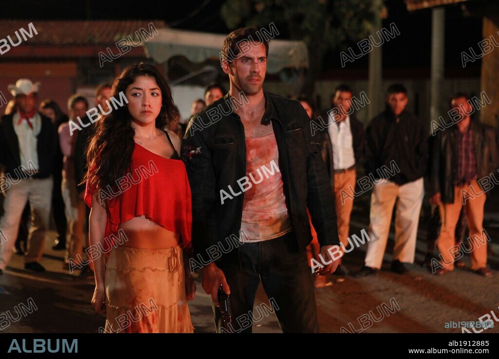 SCOTT ADKINS and YVETTE YATES in EL GRINGO, 2012, directed by EDUARDO RODRIGUEZ. Copyright AFTER DARK FILMS.