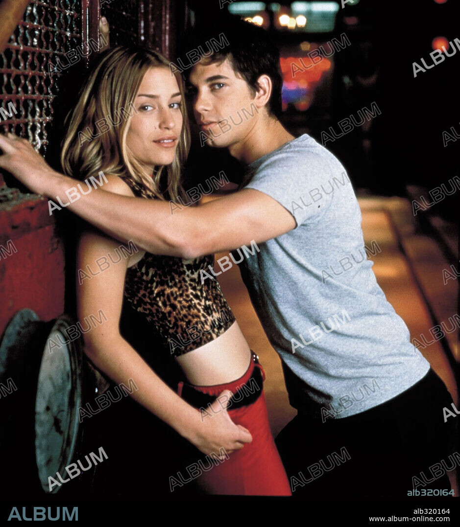 ADAM GARCIA et PIPER PERABO dans COYOTE UGLY, 2000, réalisé par DAVID MCNALLY. Copyright TOUCHSTONE PICTURES.