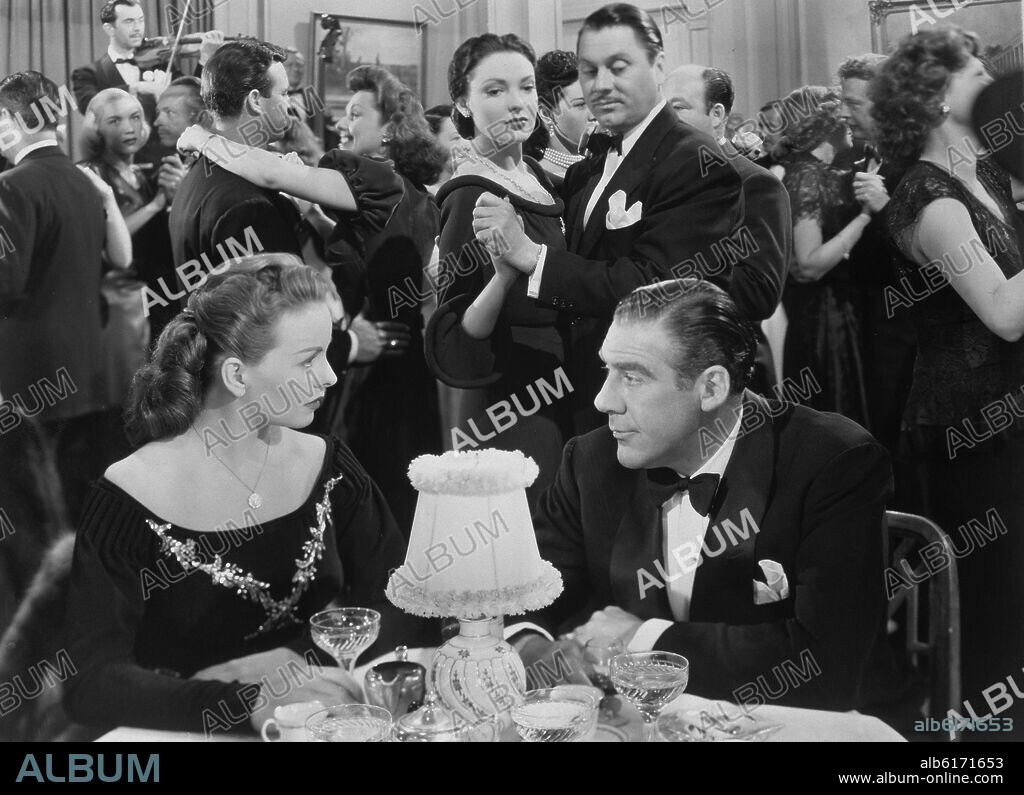 JOSEPH L. MANKIEWICZ. ESCENA DE LA PELICULA "CARTA A TRES ESPOSAS" - 1949 - POR JEANNE CRAIN, LINDA DARNELL, ANN SOTHERN - 20TH C.