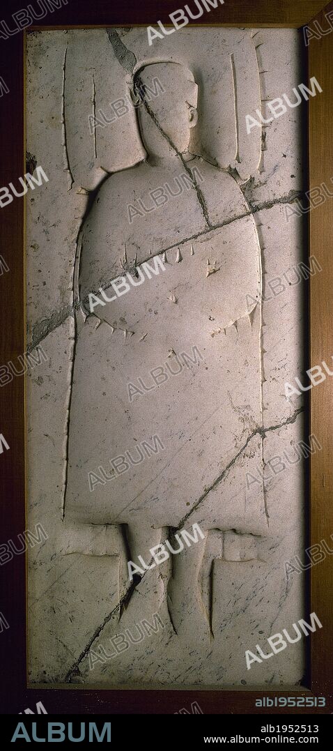 ARTE GOTICO. ESPAÑA. LAPIDA DEL CONDESTABLE (1466-principios siglo XVI). Bajorrelieve en mármol blanco y gris que representa la silueta del rey PEDRO IV de Cataluña (1429-1466), Condestable de Portugal desde 1443. Reina en Cataluña desde 1463 a 1466. Detalle. Basílica de Santa María del Mar, capilla de la Verge dels Desemparats. Barcelona. Cataluña.