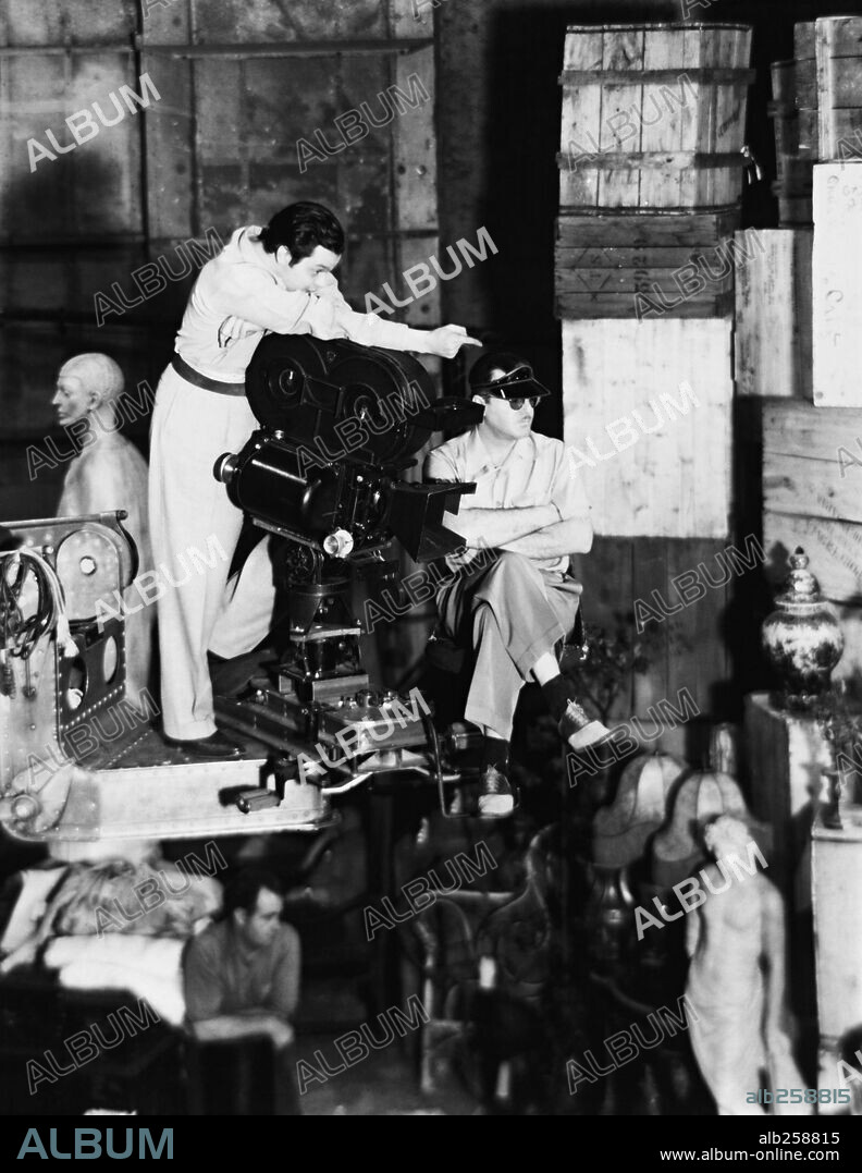 GREGG TOLAND und ORSON WELLES in CITIZEN KANE, 1941, unter der Regie von ORSON WELLES. Copyright RKO.