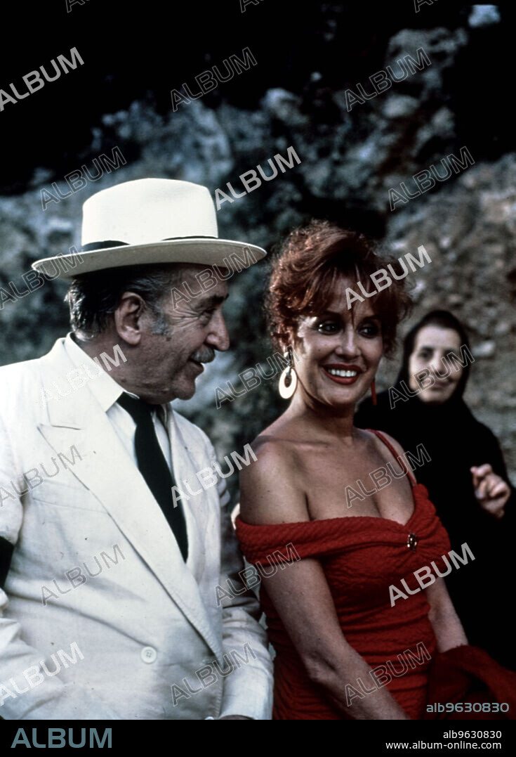 Freda Lorente y RAFAEL ALONSO en AMANECE, QUE NO ES POCO, 1989, dirigida por JOSE LUIS CUERDA. Copyright COMPAÑIA DE AVENTURAS COMERCIALES.