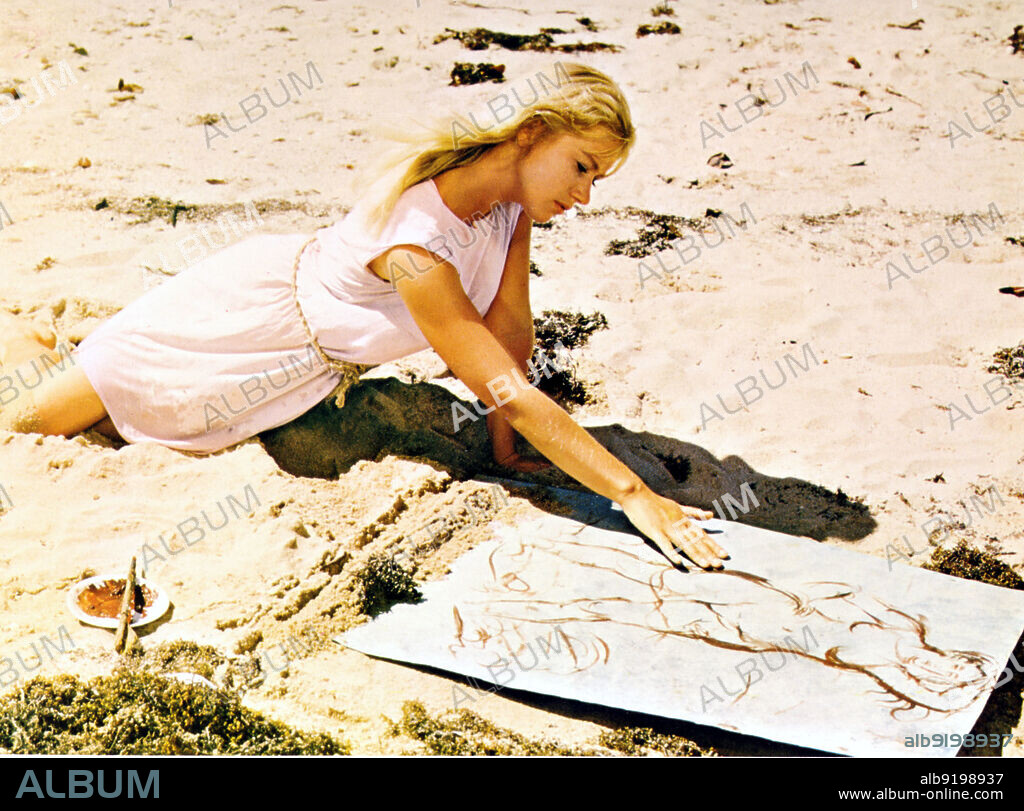 HELEN MIRREN in AGE OF CONSENT, 1969, directed by MICHAEL POWELL. Copyright COLUMBIA/NAUTILUS.