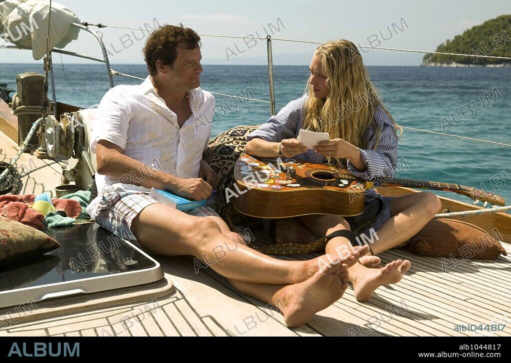 AMANDA SEYFRIED y COLIN FIRTH en MAMMA MIA! LA PELICULA, 2008 (MAMMA MIA!), dirigida por PHYLLIDA LLOYD. Copyright LITTLESTAR PRODUCTIONS/PLAYTONE / MOUNTAIN, PETER.