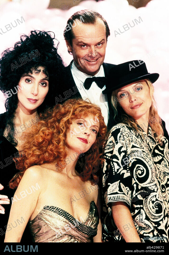 CHER, JACK NICHOLSON, MICHELLE PFEIFFER and SUSAN SARANDON in THE WITCHES OF EASTWICK, 1987, directed by GEORGE MILLER. Copyright WARNER BROTHERS.