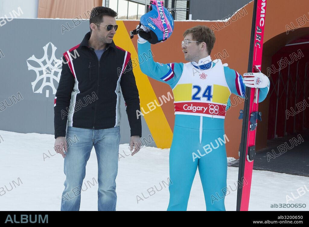 HUGH JACKMAN y TARON EGERTON en EDDIE EL AGUILA, 2016 (EDDIE THE EAGLE), dirigida por DEXTER FLETCHER. Copyright MARV FILMS/SAVILLE PRODUCTIONS/STUDIO BABELSBERG.