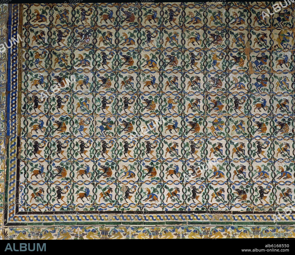 DETALLE DE LOS AZULEJOS DE ARISTA CON TEMAS PLATERESCOS EN LOS PORTICOS DEL PABELLON DE CARLOS V DEL ALCAZAR DE SEVILLA - SIGLO XVI.
