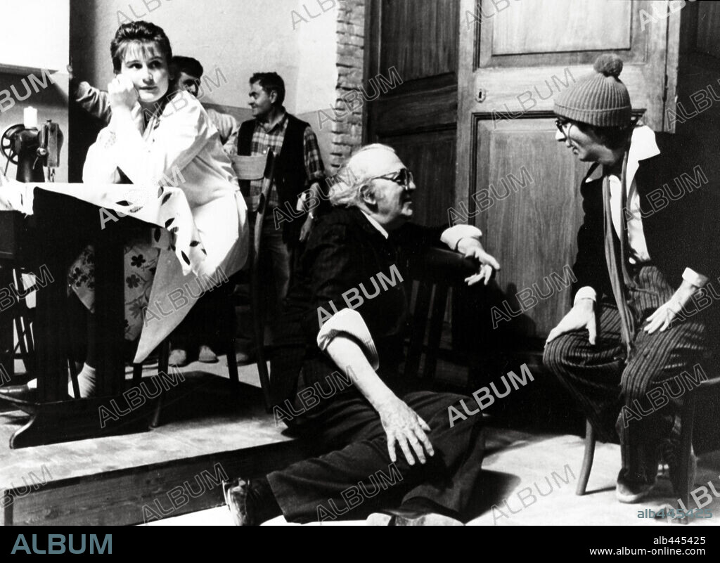 FEDERICO FELLINI und ROBERTO BENIGNI in LA VOCE DELLA LUNA, 1990, unter der Regie von FEDERICO FELLINI.