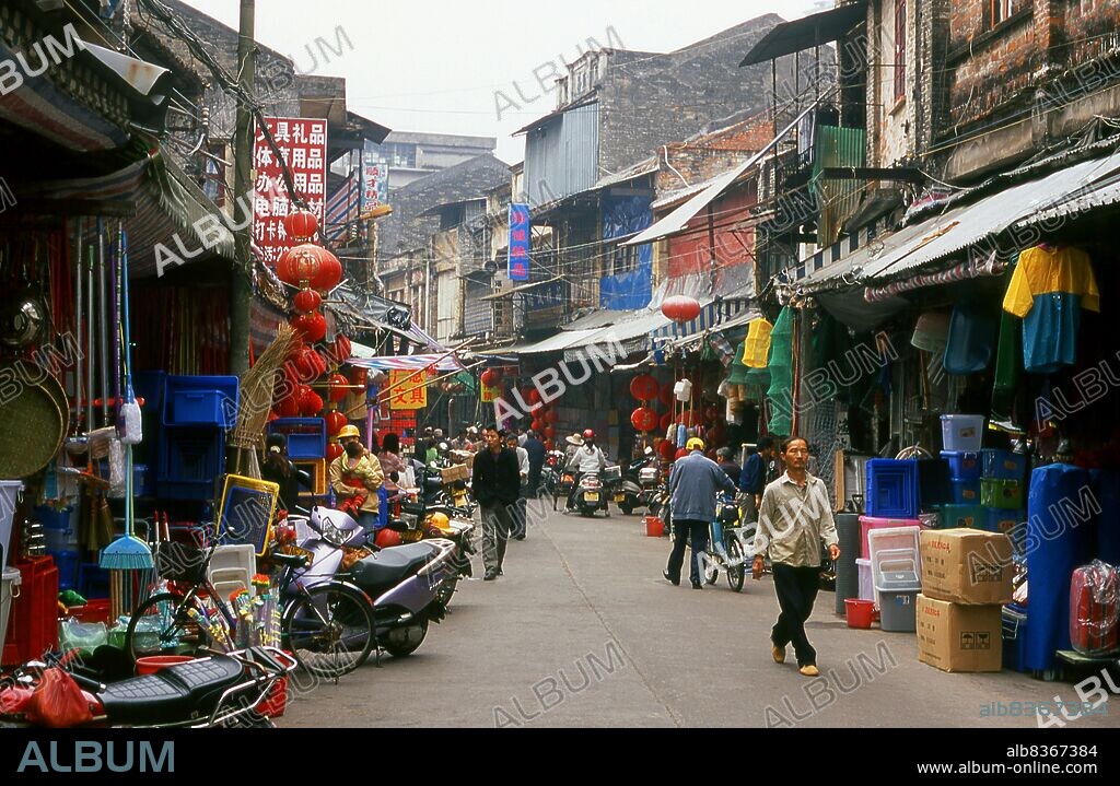 Zhaoqing was known to the Qin and Han as Gaoyao. It was renamed Duanzhou from its role as the seat of Duan Prefecture under the Sui. The present name, meaning 'Beginning Auspiciousness', was bestowed on the area by Emperor Huizong of the Song in 1118.<br/><br/>. When the Portuguese arrived in the 16th century, Zhaoqing was still an important center, serving as the seat of the Viceroy of Liangguang (Guangdong and Guangxi). Matteo Ricci's <i>On the Christian Expedition among the Sinae</i> tells of the early visits of Macanese-based Europeans to Zhaoqing. Ricci also drew the first modern Chinese map of the world in Zhaoqing in 1584.