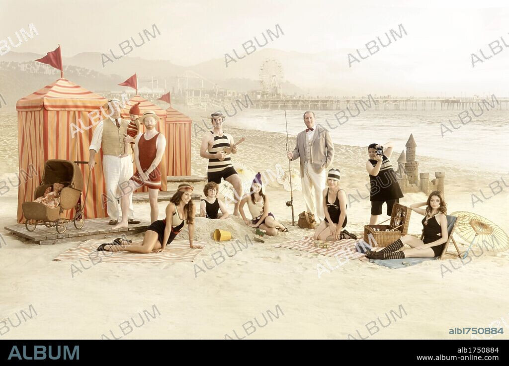 ARIEL WINTER, ED O'NEILL, ERIC STONESTREET, JESSE TYLER FERGUSON, JULIE BOWEN, NOLAN GOULD, RICO RODRIGUEZ, SARAH HYLAND, SOFIA VERGARA y TY BURRELL en MODERN FAMILY, 2009, dirigida por JASON WINER. Copyright 20TH CENTURY FOX TV.