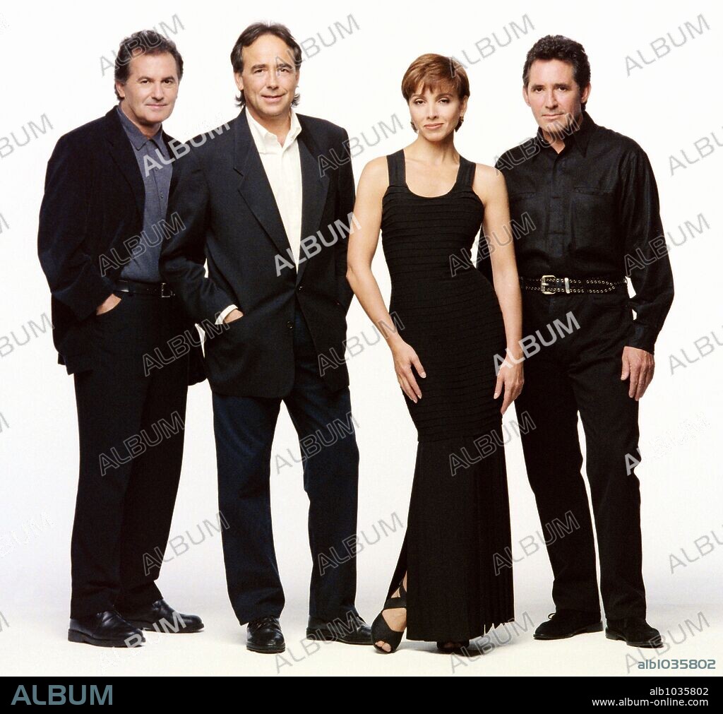 Víctor Manuel, Joan Manuel Serrat, Ana Belén y Miguel Ríos en una foto promocional del disco 'El gusto es nuestro' del año 1996.