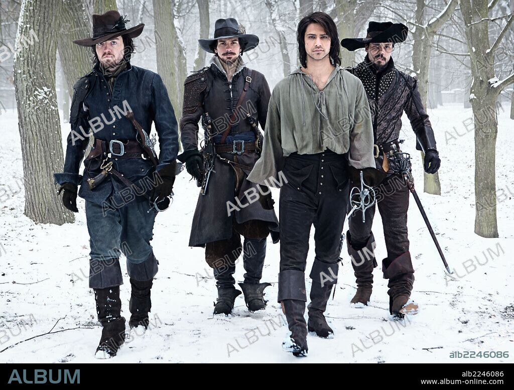 HOWARD CHARLES, LUKE PASQUALINO, SANTIAGO CABRERA and Tom BURKE in THE MUSKETEERS, 2014, directed by SAUL METZSTEIN. Copyright BBC WORLDWIDE.