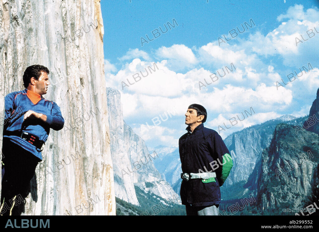 LEONARD NIMOY y WILLIAM SHATNER en STAR TREK V: LA ÚLTIMA FRONTERA, 1989 (STAR TREK V: THE FINAL FRONTIER), dirigida por WILLIAM SHATNER. Copyright PARAMOUNT PICTURES / BIRMELIN, BRUCE.