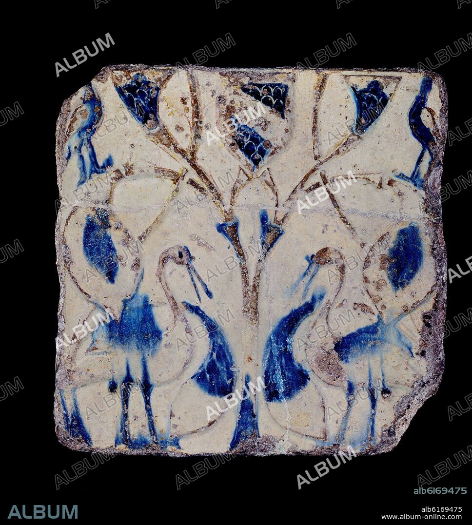 AZULEJO EN RELIEVE - DOS CIGÜEÑAS AFRONTADAS Y ESCUDO NAZARI - ARBOL DE LA VIDA - SIGLO XIV-XV.