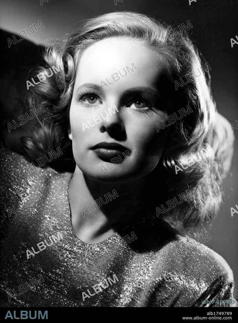 PEGGY CUMMINS in MOSS ROSE, 1947, directed by GREGORY RATOFF. Copyright 20TH CENTURY FOX.