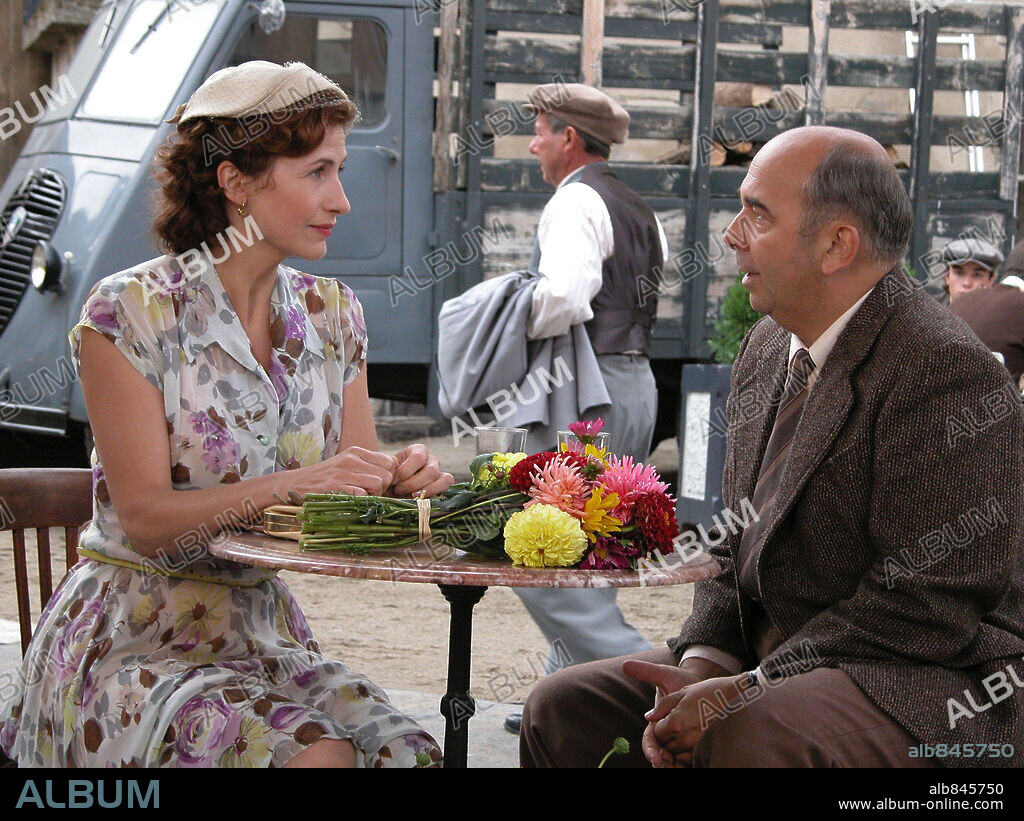 GERARD JUGNOT et MARIE BUNEL dans LES CHORITES, 2004, réalisé par CHRISTOPHE BARRATIER. Copyright PATHE RENN PRODUCTIONS.