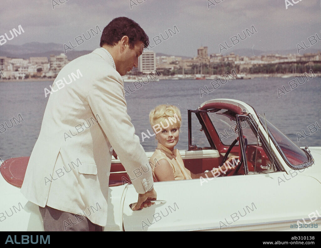ARTURO FERNANDEZ und ELKE SOMMER in BAHIA DE PALMA, 1962, unter der Regie von JUAN BOSCH. Copyright ESTE FILMS.