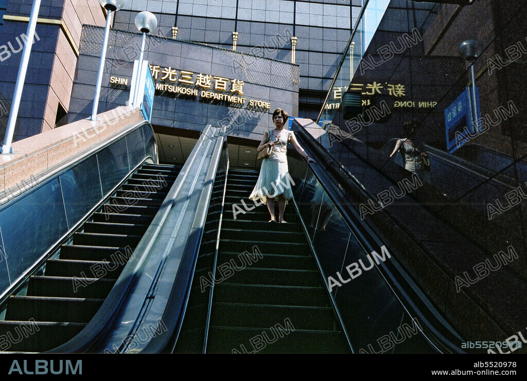 YI-CHING LU in THE SKYWALK IS GONE, 2002 (TIAN QIAO BU JIAN LE), directed by TSAI MING-LIANG. Copyright Le Fresnoy Studio National des Arts Contemporains.