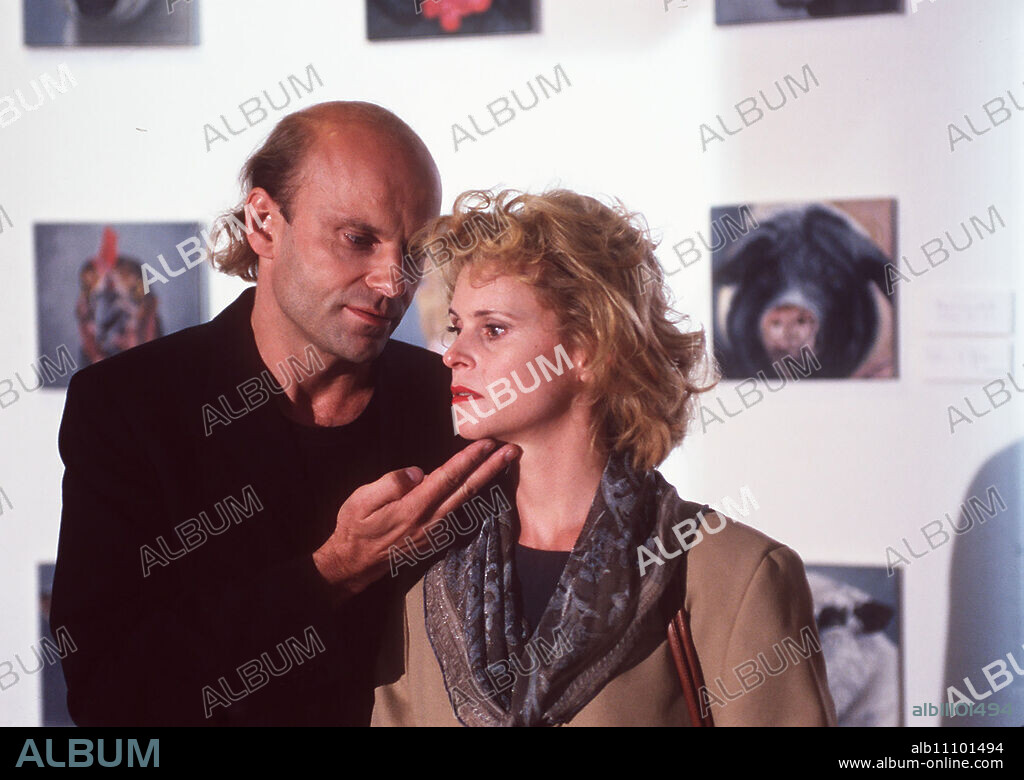 Konrad has hired a dubious private detective, Stefan Ehrenberg, to observe his wife. But Stefan is being blackmailed. When Stefan's blackmailer, Robert Lützow, is killed, Konrad is faced with a double murder of the antiquarian and Stefan's blackmailer. Our picture: Ehrenberg terrorizes Silvia Grothe ... ALEXANDER RADSZUN - Stefan Ehrenberg LESLIE MALTON - Sylvia Grothe Director: Hartmut Griesmayr / Title: DEADLY ALIBI / Germany 1998.