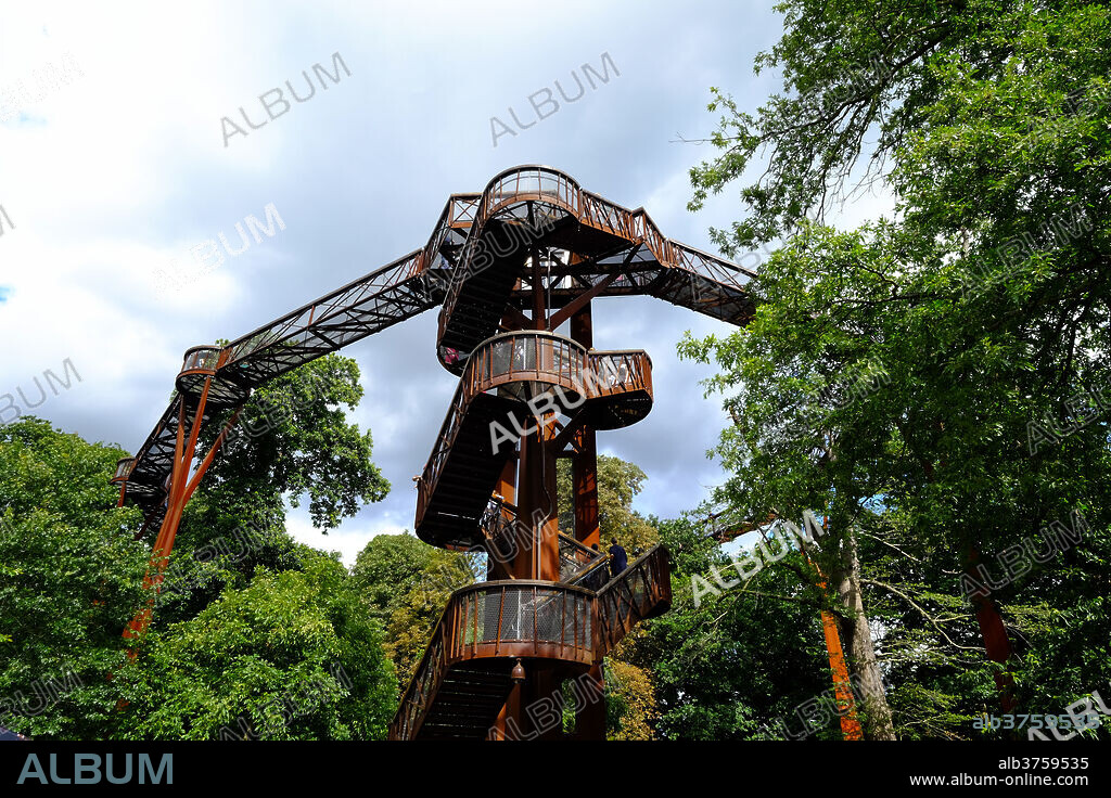 Treetop Walkway, Kew Gardens, UNESCO World Heritage Site, London, England, United Kingdom, Europe.