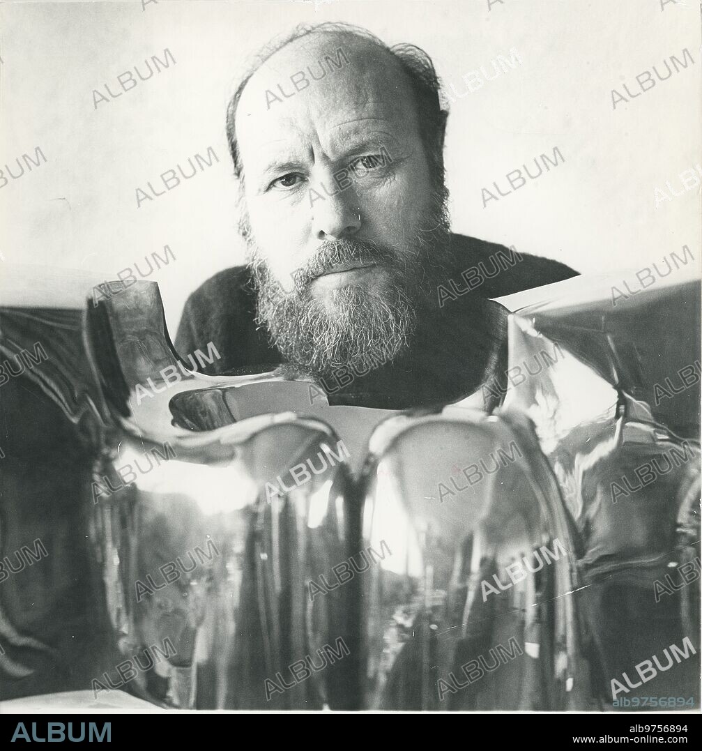 1981. Portrait of the artist from La Mancha José Luis Sánchez Fernández.