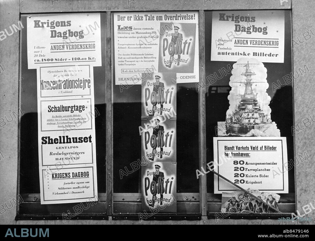 Krig Andra världskriget Danmark Köpenhamn København.. Affischer posters reklam lappar reklamlappar för böcker om kriget i fönster juli 1945.. Foto: Sydsvenskan / IBL Bildbyrå.