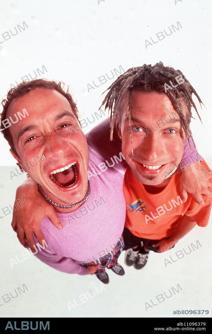 The two super lazy students Bud Macintosh (PAULY SHORE) and Doyle Johnson (STEPHEN BALDWIN) end up in a gigantic laboratory with a perfect ecosystem, the "Biosphere Dome", and ruin the giant biotope within a very short time... Director: Jason Bloom aka. Bio-Dome / Title: BUD AND DOYLE / USA 1996.