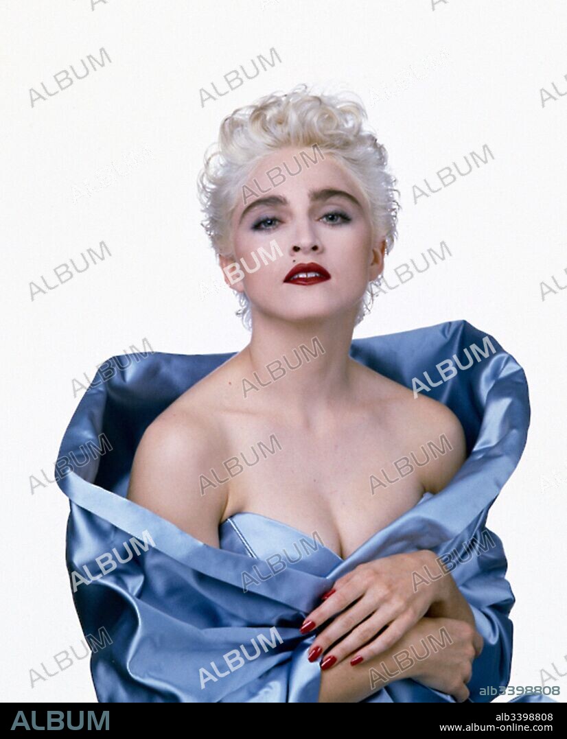 MADONNA en QUIEN ES ESA CHICA?, 1987 (WHO'S THAT GIRL?), dirigida por JAMES FOLEY. Copyright WARNER BROTHERS.