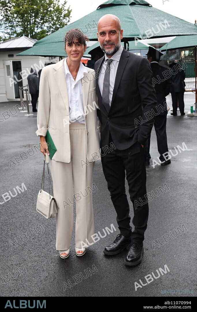 Pep Guardiola y CRISTINA SERRA PEP GUARDIOLA. July 6, 2024, London, London, United Kingdom: Pep Guardiola and wife arriving on day six of the Wimbledon Tennis Championships in London. (Credit Image: © Stephen Lock/i-Images via ZUMA Press).