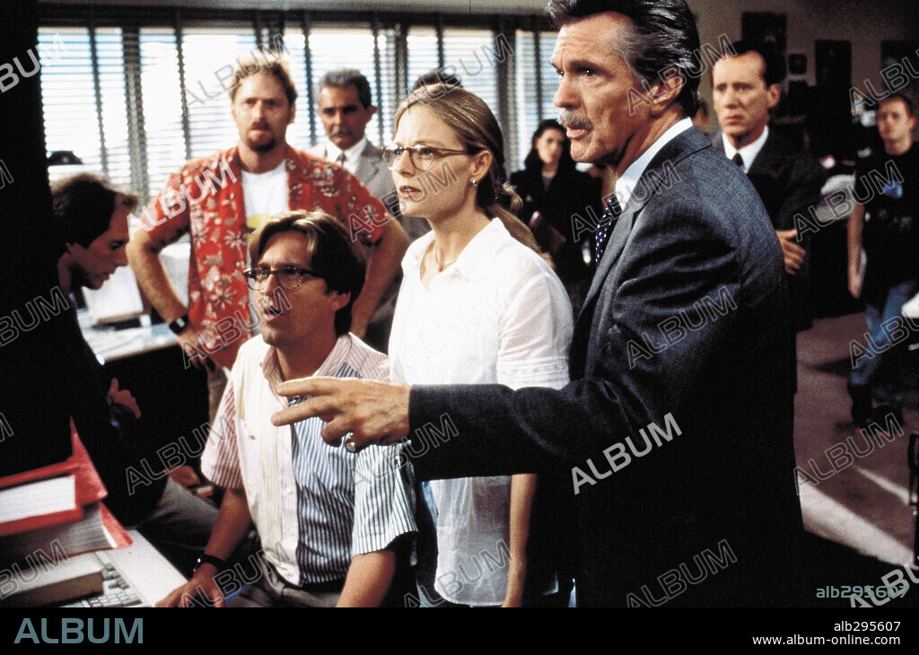 JAMES WOODS, JODIE FOSTER and TOM SKERRITT in CONTACT, 1997, directed by ROBERT ZEMECKIS. Copyright WARNER BROTHERS.