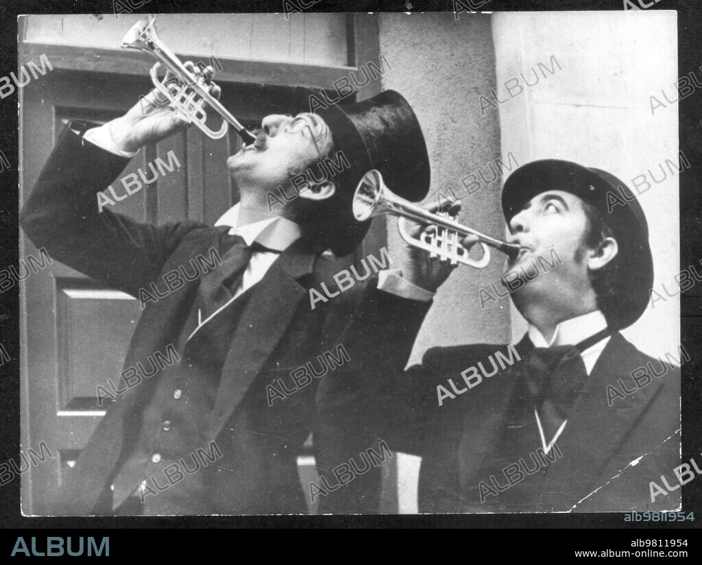 Mayo 1985. Tip y Coll en una simpática foto. El duo humorístico estaba formado por Luis Sánchez Polak y José Luis Coll.