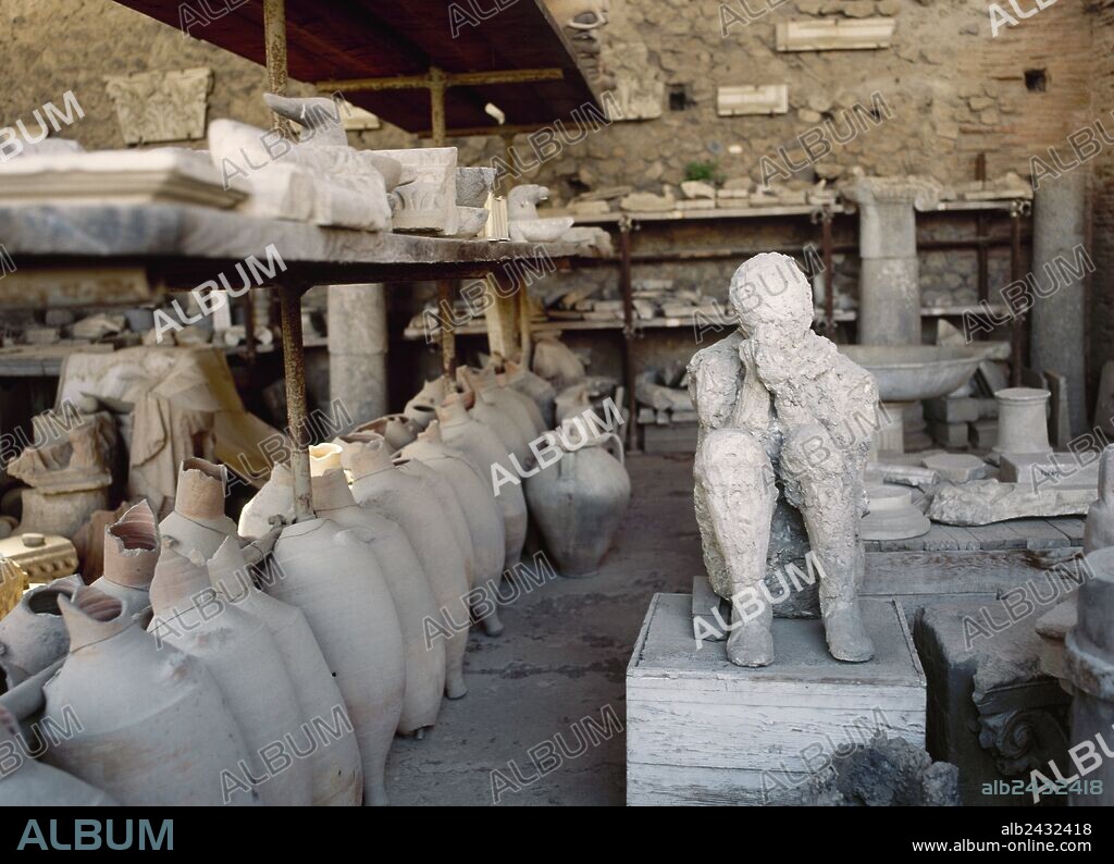 Antiquarium. Small museum with remains from Pompeii after the Vesuvius eruption. Inside view. Pottery and plaster casts of human body. Pompeii. Italy.