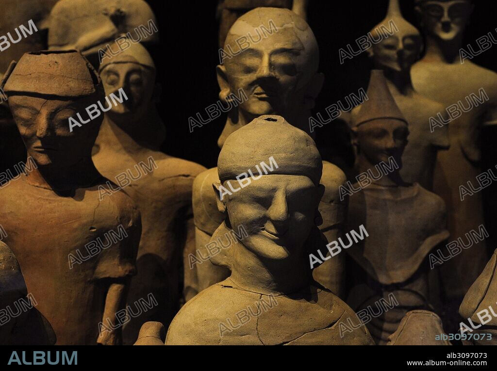 Santuario de Ayia Irini (1200 a. C. -siglo I a. C.). Chipre. Estatuas y estatuillas de terracota halladas alrededor del altar. Detalle. Museo del Mediterráneo y Antigüedades del Oriente Próximo (Museum of Mediterranean and Near Eastern Antiquities). Estocolmo. Suecia.