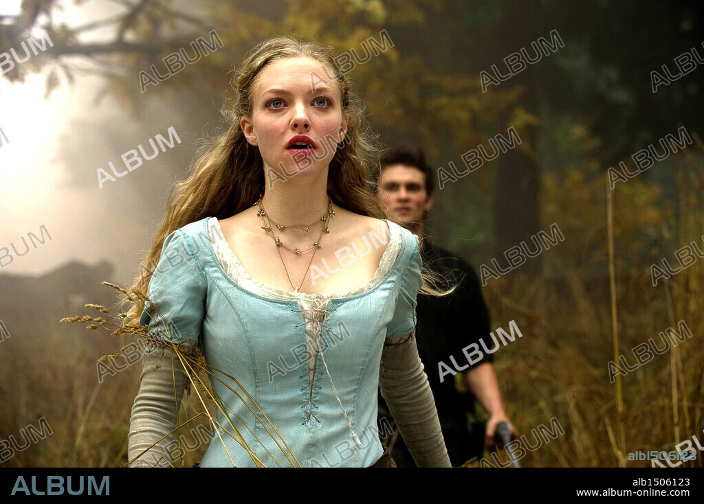 AMANDA SEYFRIED dans RED RIDING HOOD, 2011, réalisé par CATHERINE HARDWICKE. Copyright WARNER BROS. PICTURES.