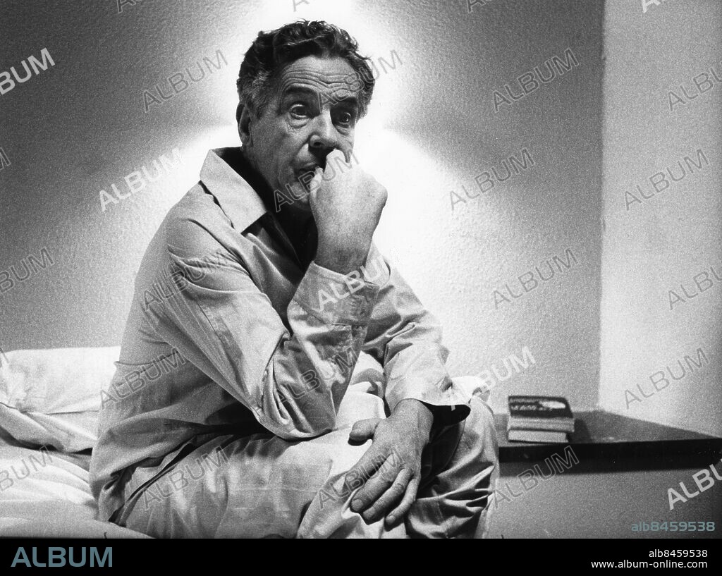 AGADIR CA 1983-11-30. The Swedish actor Erland Josephson, sitting on the bed in pajamas during the filming of "Behind the curtain" in Agadir, Morocco about November 30, 1983. Swedish actor Erland Josephson, who collaborated with legendary film director Ingmar Bergman in more than 40 films and plays, passed away Saturday february 25, 2012 at the age of 88.. Photo: Magnus Elgquist / SvD / SCANPIX SWEDEN / Code: 11014.