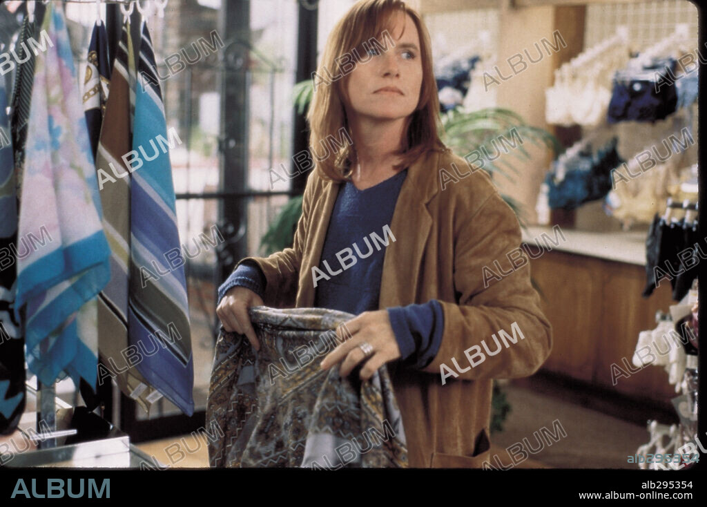 PERVERSIONES DE MUJER, 1996 (FEMALE PERVERSIONS), dirigida por SUSAN STREITFELD. Copyright TRANS ATLANTIC ENTERTAINMENT Y MINDY / LEFKOWITZ, GILLIAN.