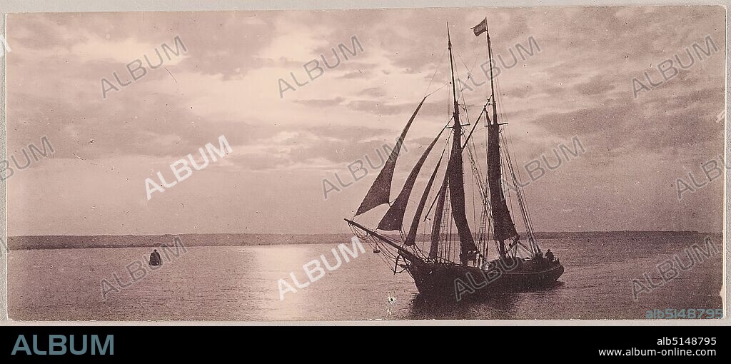 Oscar Hofmeister, Theodor Hofmeister, Nordwestdeutscher Kunstverlag G.m.b. H, sailing boat, Staatliche Landesbildstelle Hamburg, collection on the history of photography, cardboard, collotype print, Total: Height: 6,90 cm; Width: 15,80 cm, Verlag, Serie 1754, travel photography, landscape photography, sea, sailing ship, sailing boat, landscapes (temperate zone), clouds, sun, sea (sea piece).