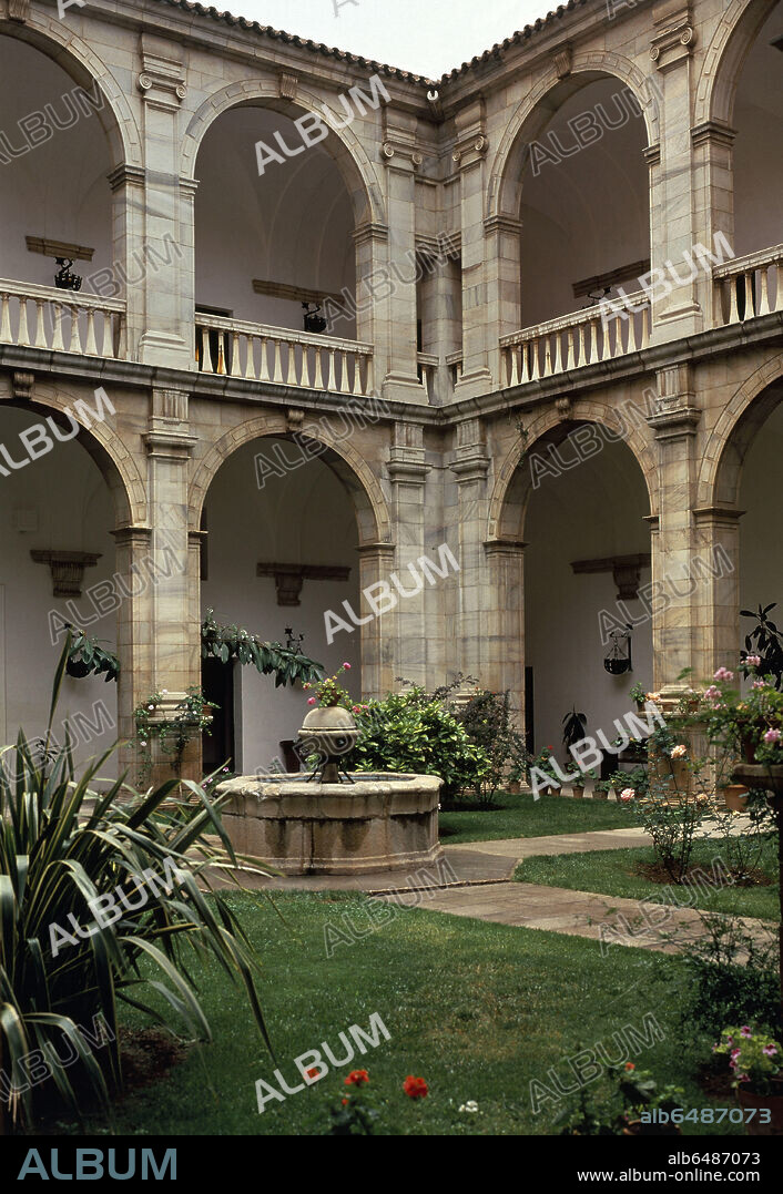 PATIO DEL PARADOR NACIONAL DE ZAFRA - SIGLO XVI.