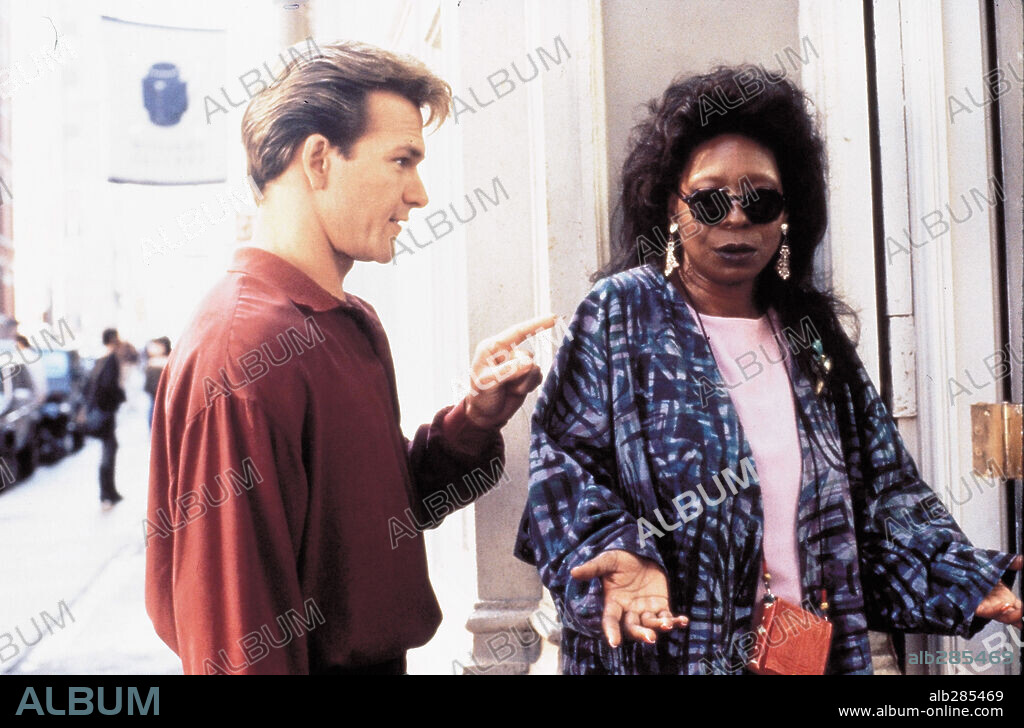 PATRICK SWAYZE und WHOOPI GOLDBERG in GHOST - NACHRICHT VON SAM, 1990 (GHOST), unter der Regie von JERRY ZUCKER. Copyright PARAMOUNT PICTURES.