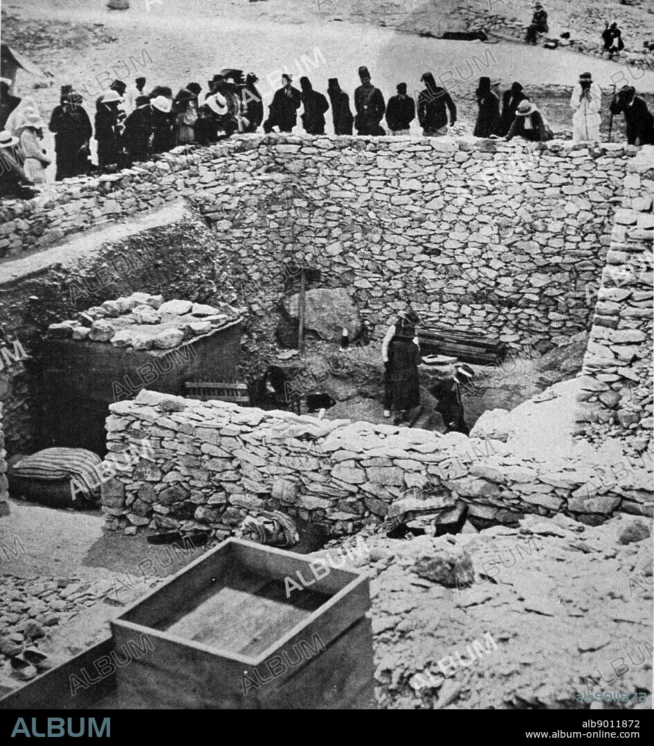 Photograph of George Herbert, 5th Earl of Carnarvon entering Tutankhamun's tomb, found in the Valley of the Kings. George Herbert, 5th Earl of Carnarvon (1866-1923) an English peer and aristocrat best known as the financial backer of the search for and the excavation of Tutankhamun's tomb. Dated 20th century.