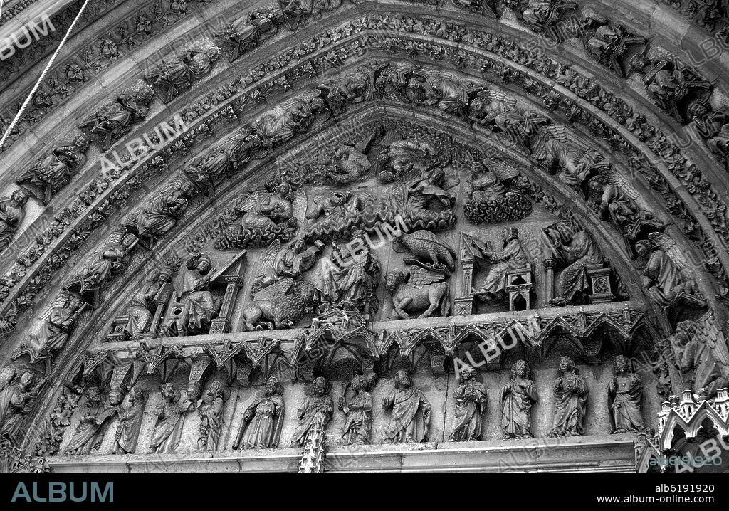 TIMPANO Y ARQUIVOLTAS DE LA PORTADA DE SAN FROILAN - PORTADA CENTRAL DE LA FACHADA MERIDIONAL DE LA CATEDRAL DE LEON - SIGLO XIII - GOTICO ESPAÑOL.