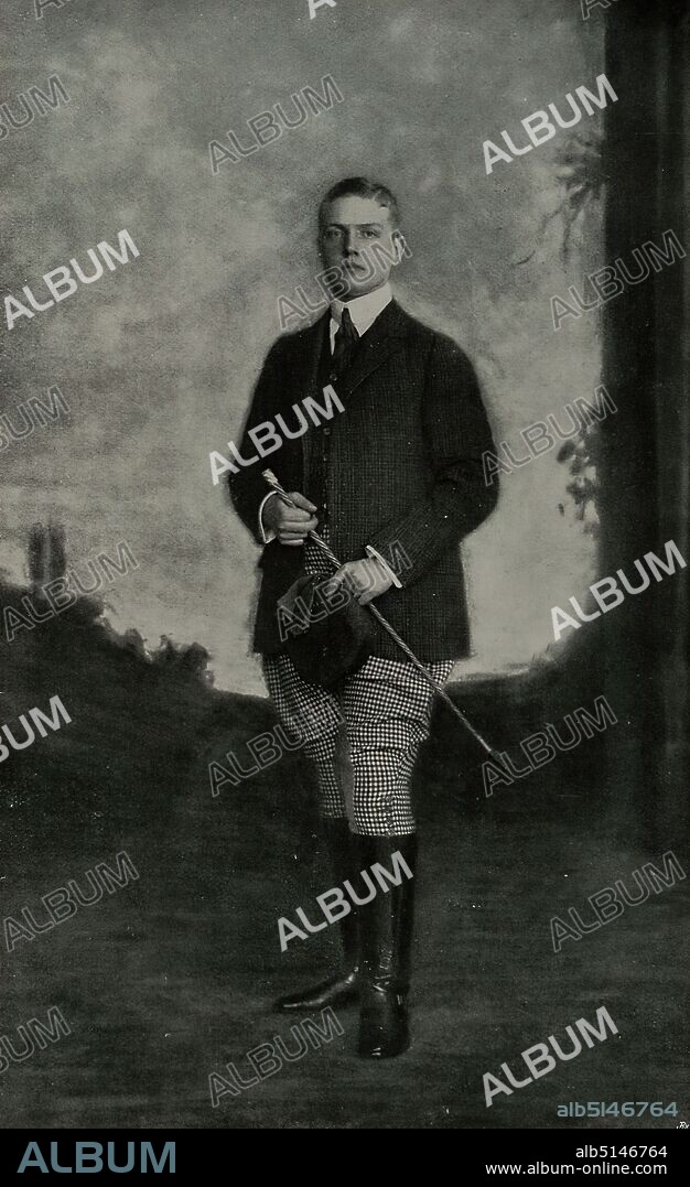 Hugo Erfurth, Verlag von Gustav Schmidt, Junger Mann in Reiterausrüstung, Sammlung Juhl, Papier, Autotypie, picture size: height: 16,8 cm; width: 10,4 cm, inscribed: recto below the picture on paper: printed: HUGO ERFURTH, DRESDEN, 13 x 22, PHOTOGRAPHISCHE, MITELITUNGEN 1910, stamp: recto u. at the margin of the booklet: portrait photography, studio/studio photography, portrait, horseback rider, full-length portrait, standing figure.