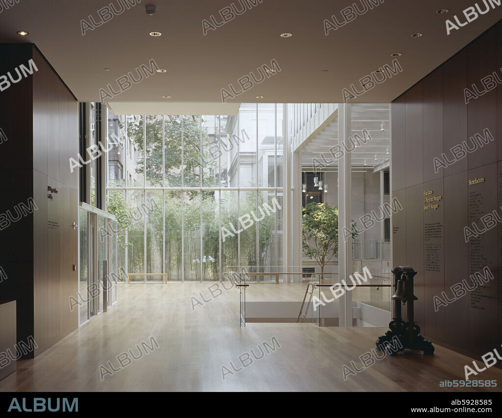 RENZO PIANO. MORGAN LIBRARY AND MUSEUM (2006) VIEW OF INTERIOR COURTYARD FROM ENTRANCE.