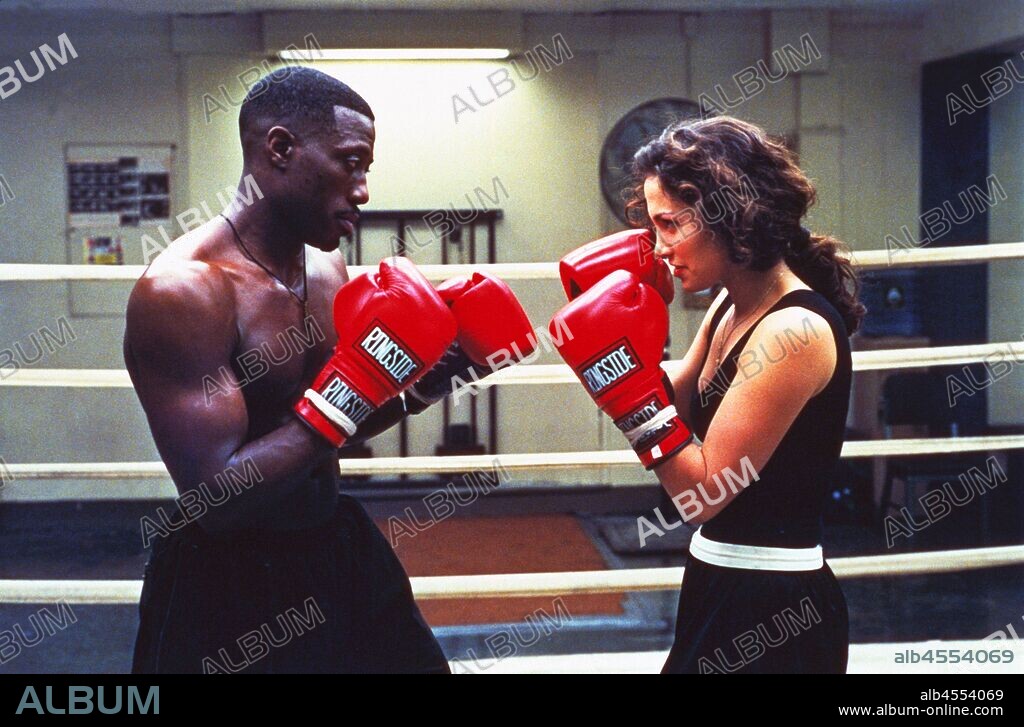 JENNIFER LOPEZ and WESLEY SNIPES in MONEY TRAIN, 1995, directed by JOSEPH RUBEN. Copyright COLUMBIA PICTURES.
