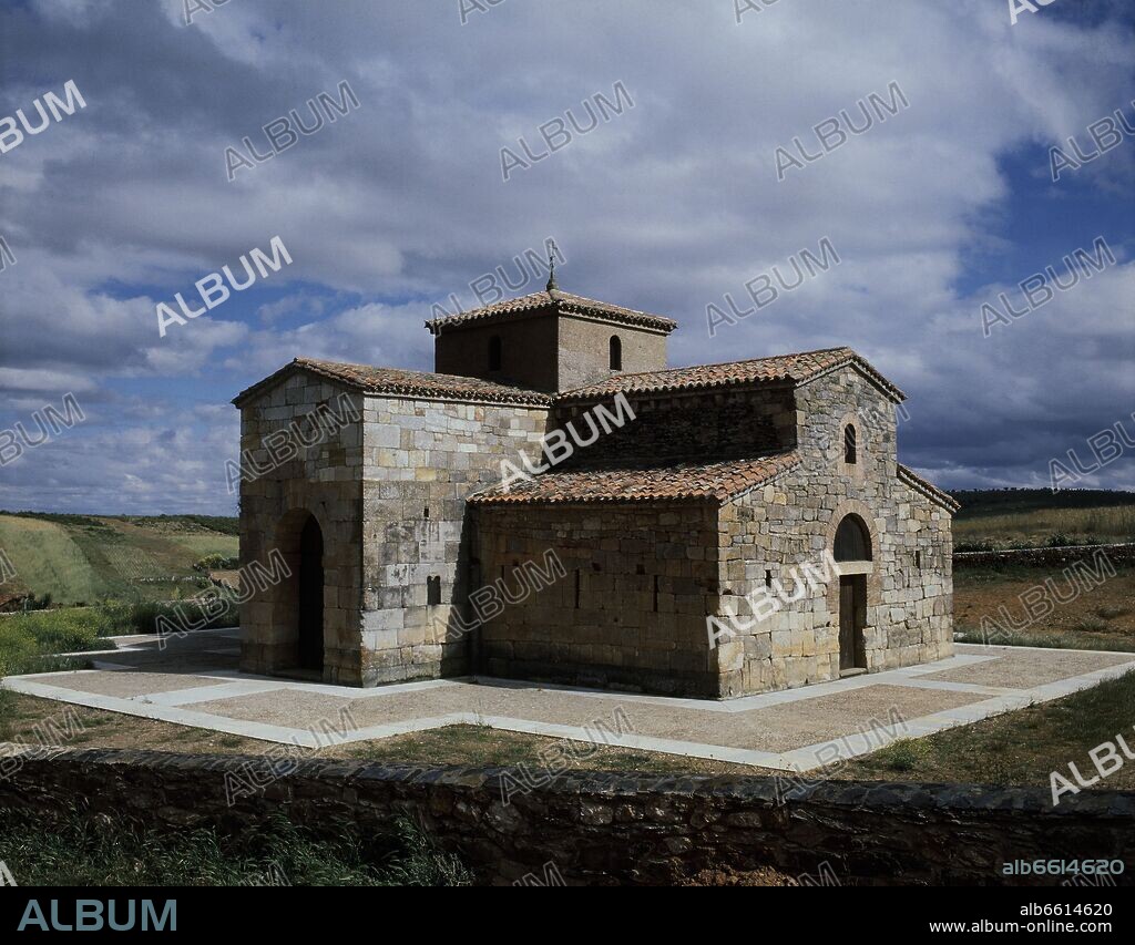 EXTERIOR DE LA IGLESIA VISIGODA DE SAN PEDRO DE LA NAVE - SIGLO VII.